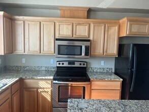 814 Overcup St in Medford, OR - Building Photo - Building Photo