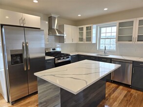 23 Kirkwood Rd in Port Washington, NY - Building Photo - Building Photo