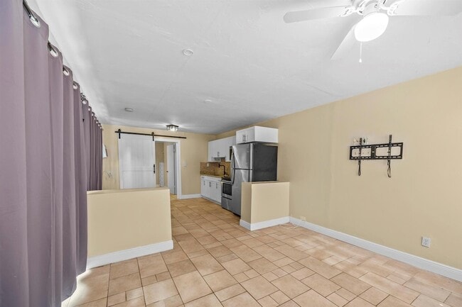 120 Pleasant Pl in Palm Springs, FL - Building Photo - Building Photo