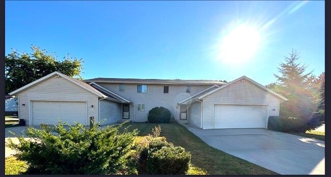 property at 3222 Lakeview Dr