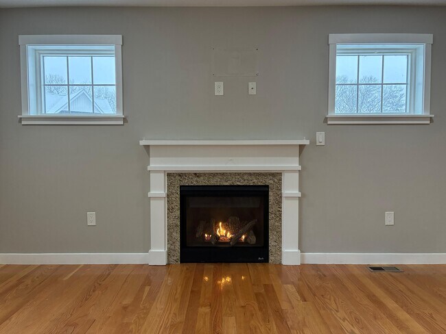 4 Craftsman Ct in South Grafton, MA - Foto de edificio - Building Photo