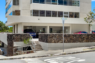Maile Tower in Honolulu, HI - Foto de edificio - Building Photo