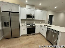 161 Allston St, Unit 7 in Boston, MA - Building Photo