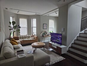 2037 N Damen Ave in Chicago, IL - Building Photo - Building Photo