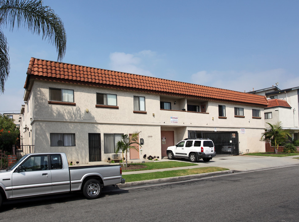 Cordary Apartments in Hawthorne, CA - Building Photo