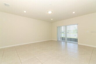 5345 Royal Point Ave in Kissimmee, FL - Building Photo - Building Photo
