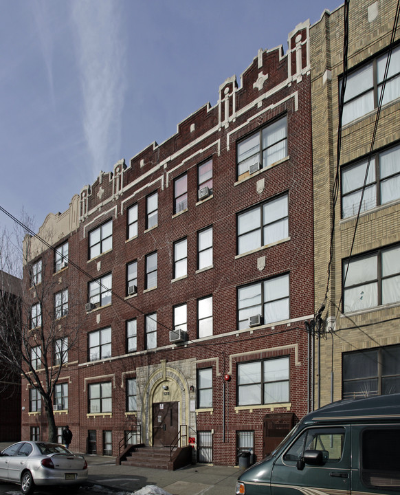 123-125 Van Wagenen Ave in Jersey City, NJ - Building Photo