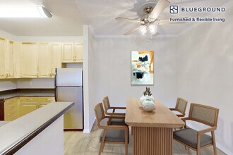 10024 Paseo Montril in San Diego, CA - Building Photo - Building Photo