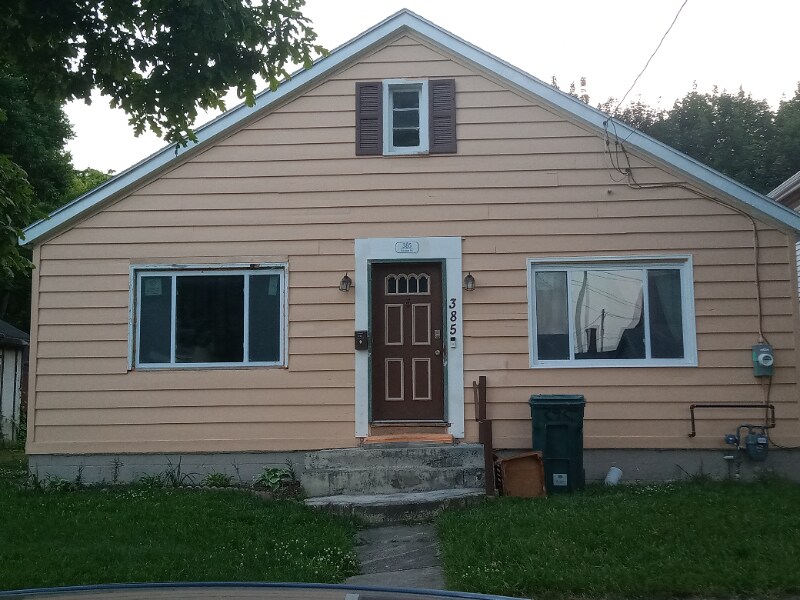 385 Saxton St in Rochester, NY - Building Photo