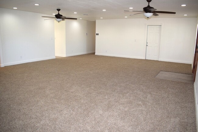 8652 Elk Ridge Way in Elk Grove, CA - Building Photo - Building Photo