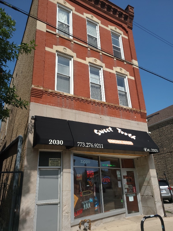 2030 W Chicago Ave
