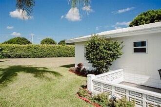 2401 SW 11th Ave in Boynton Beach, FL - Building Photo - Building Photo