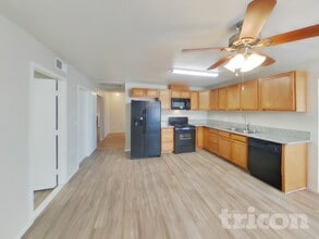 4078 Deerfield Ave in Las Vegas, NV - Building Photo - Building Photo