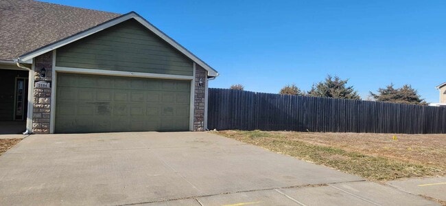 2504 Brooke Bend in Junction City, KS - Building Photo - Building Photo