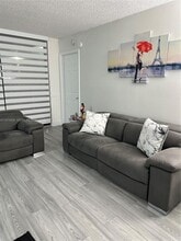 2055 SW 122nd Ave in Miami, FL - Foto de edificio - Building Photo