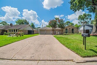 5611 Winding Way Dr in Houston, TX - Building Photo - Building Photo