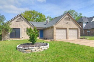 8205 Intrepid Ln in Rowlett, TX - Building Photo