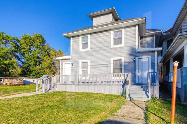 property at 622 N Mulberry St