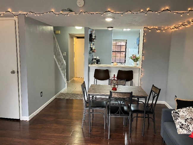 property at 526 E Graham Pl
