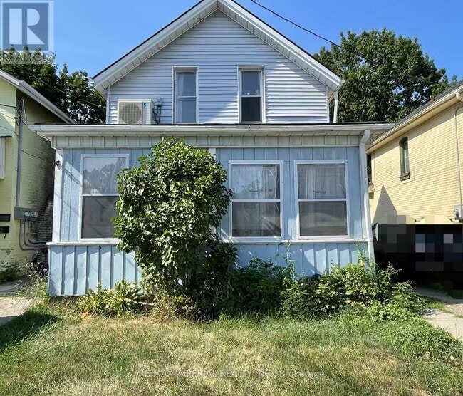 property at 28-28 Mary St