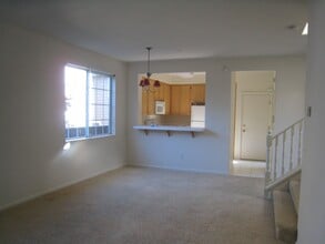 1041 Warren Dr in Petaluma, CA - Building Photo - Building Photo