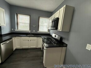 4 Centre St, Unit 3 in Boston, MA - Building Photo - Building Photo