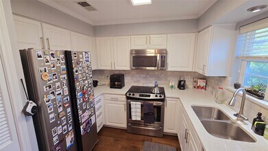 3311 Blackburn St, Unit 109 in Dallas, TX - Building Photo - Building Photo