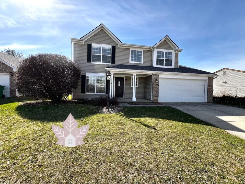 18510 Harvest Meadows Dr E in Westfield, IN - Building Photo