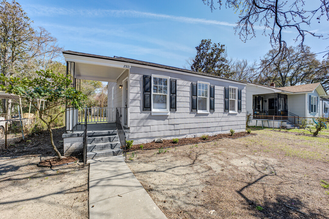 2313 Kent Ave in North Charleston, SC - Foto de edificio