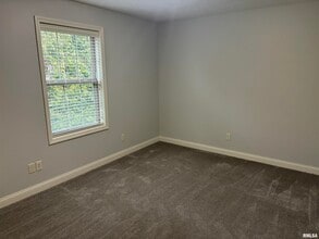 2315 W Paddington Ct in Peoria, IL - Building Photo - Building Photo