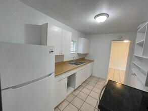 7723 Molinos Ave, Unit C in Los Molinos, CA - Building Photo - Building Photo