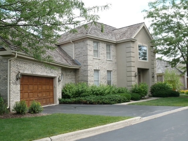 property at 5 Hotchkiss Ct