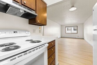 2945 SE Washington St in Portland, OR - Building Photo - Building Photo