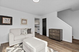 21 Midland Heights Cir in Midland, PA - Building Photo - Building Photo