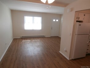 1000 9th St in Greenport, NY - Building Photo - Building Photo