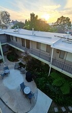 Redwood Terrace in San Diego, CA - Building Photo - Building Photo