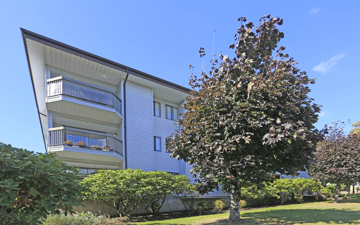 Windermere in White Rock, BC - Building Photo