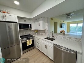 3150 N Palm Aire Dr in Pompano Beach, FL - Building Photo