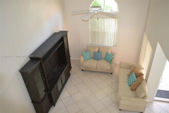 1537 E Lake Ct in Hollywood, FL - Building Photo - Building Photo