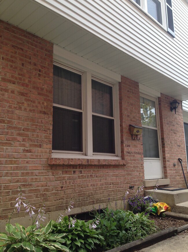 215 N Washington St Apartments and Nearby Wheaton Apartments For Rent