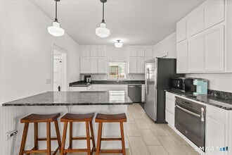 16 Lilley Rd in West Hartford, CT - Building Photo - Building Photo