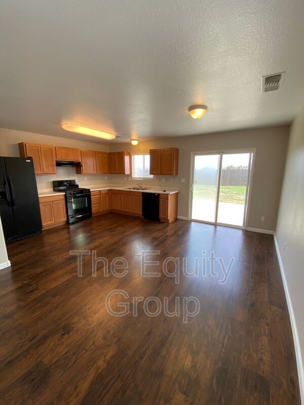 4218 S Julieann Ct in Visalia, CA - Building Photo - Building Photo