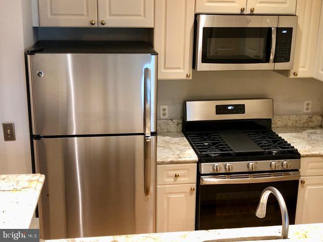 1625 International Dr in McLean, VA - Building Photo - Building Photo