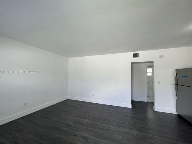 2150 NW 24th St in Miami, FL - Building Photo - Building Photo