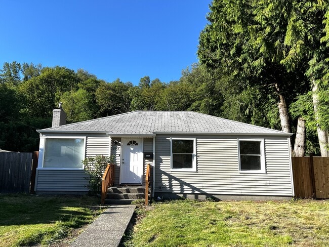property at 3404 SE 5th St
