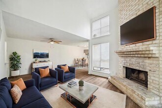 5779 Easthampton Dr in Houston, TX - Building Photo - Building Photo