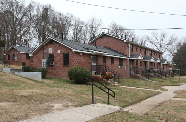 835 Summitt St in Gainesville, GA - Foto de edificio - Building Photo