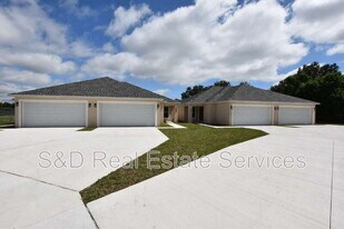 1111 Mercury Dr E in Lakeland, FL - Building Photo