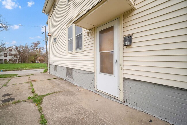 1141 E 148th St in Cleveland, OH - Building Photo - Building Photo