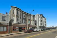 553 Dorchester Ave, Unit 2 in Boston, MA - Foto de edificio - Building Photo